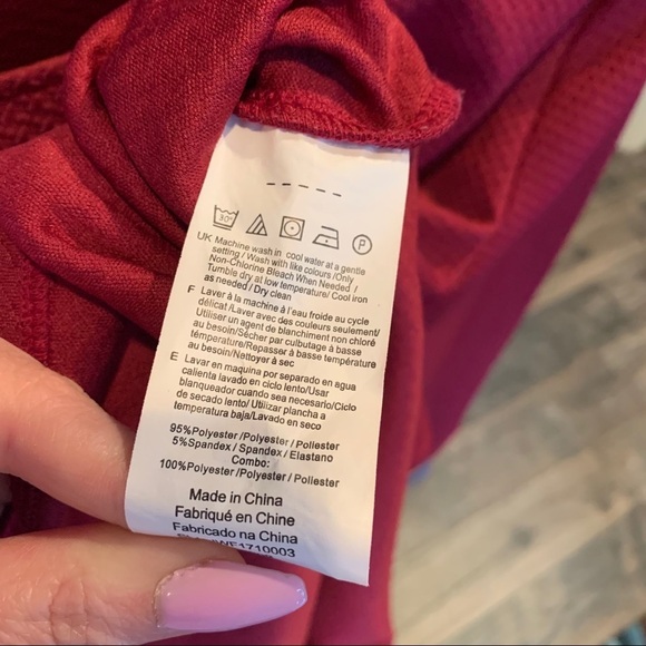 IMNYC Isaac Mizrahi Maroon Textured Top Small - Picture 3 of 3